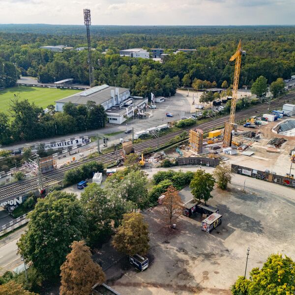 Brückenkreuzungsbauwerk mit Anschluss an die künftige Stabbogenbrücke